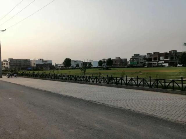 4 Kanal plot in Executive Block Paragon City lahore Paragon City ID 22901
