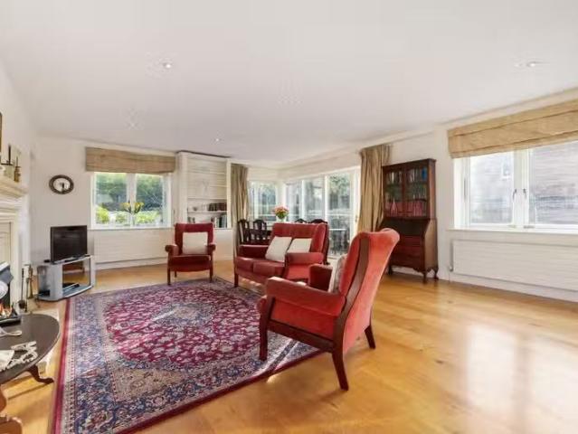 4 Kelston Hall, Foxrock, Dublin 18, D18VP63 is for sale
