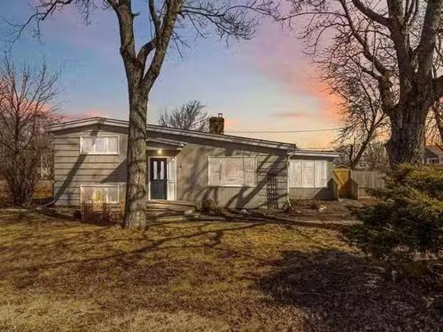 4 Kenwood Avenue, Hammonds Plains, NS, B4B 1G4 house for sal.