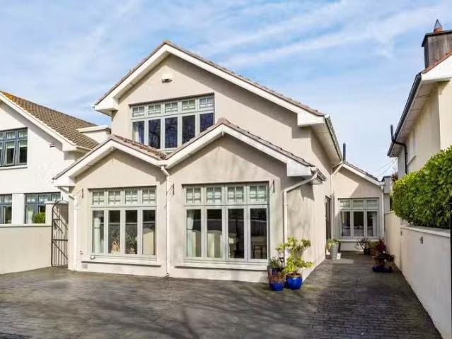 4 Kerrymount Close, Foxrock, Dublin 18, D18W8F5 is for sale