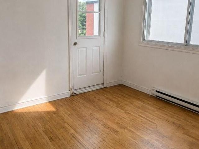 4½ lumineux – Pointe aux Trembles – 1 100 $ – Internet inclus