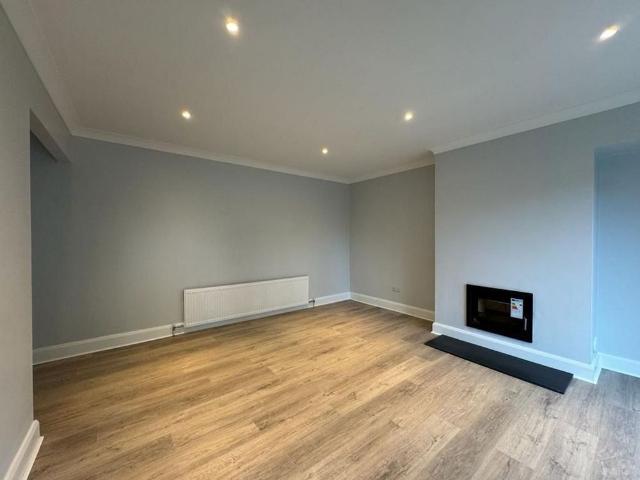 4 Lansdowne Village, Sandymount, Dublin 4
