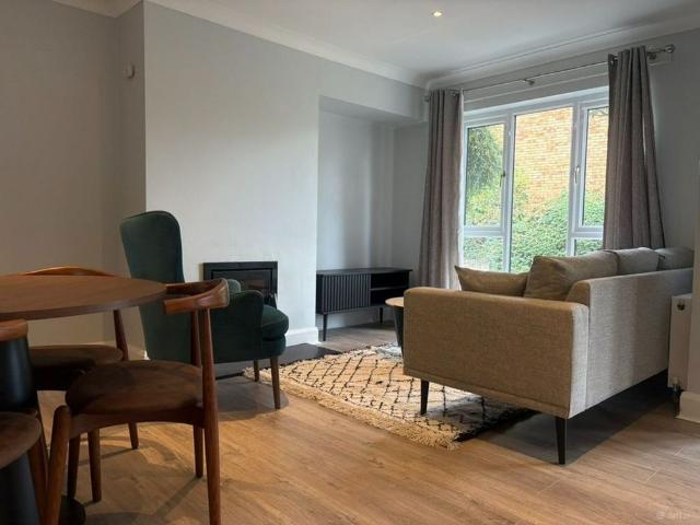 4 Lansdowne Village, Sandymount, Dublin 4
