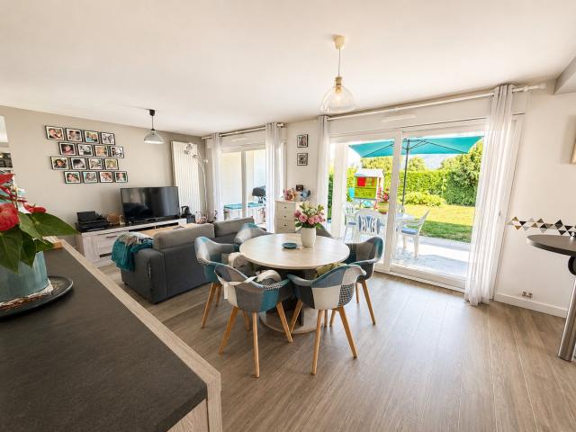 4 PIECES 80 m2 GRAND JARDIN DE 243 m2 + GARAGE SAINT PIERRE EN FAUCIGNY 74800