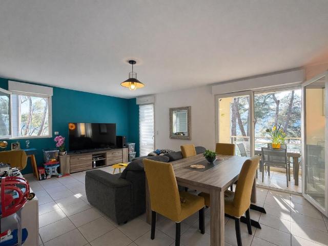 4 PIÈCES – 84 m² – TERRASSE – DOMAINE SÉCURISÉ AVEC PISCINE