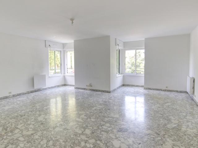 4 PIECES 112,64m2, 3 CHAMBRES FACE AU BOIS DE VINCENNES DANS UN IMMEUBLE RECENT