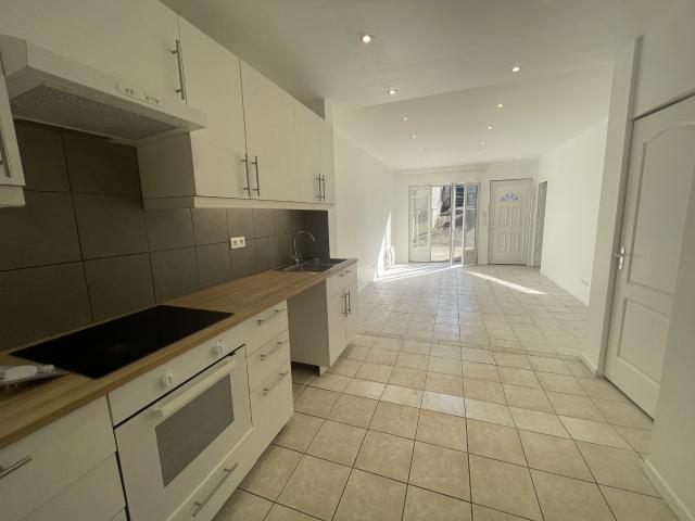 4 Pieces 3 chambres Quatier de Luats