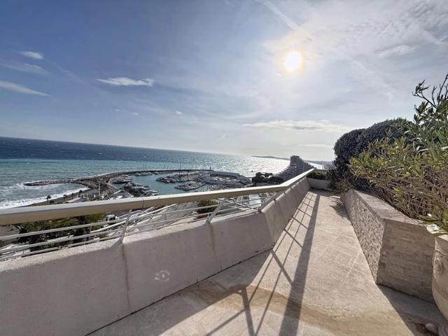 4 PIECES AVEC TERRASSE ET VUE PANORAMIQUE MER VILLENEUVE LOUBET