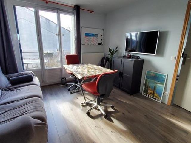 4 PIECES DANS PETITE RESIDENCE AVEC FAIBLES CHARGES