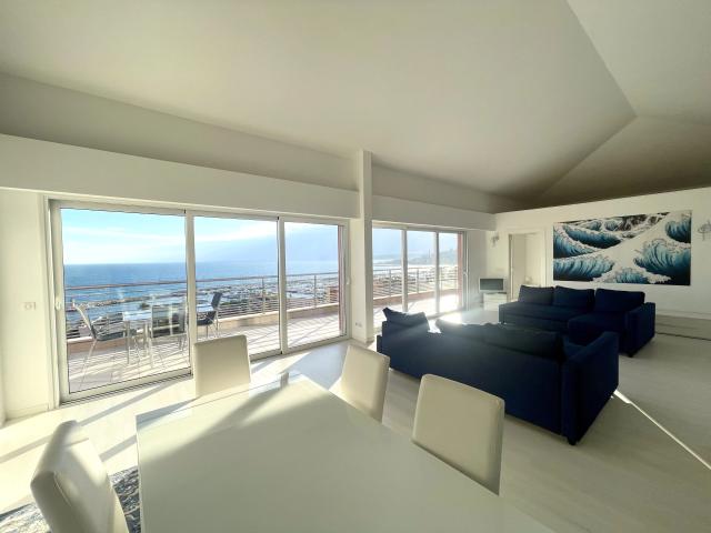 4 PIECES DERNIER ETAGE A MENTON GARAVAN