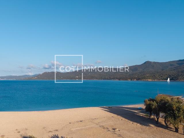 4 PIECES D'EXCEPTION LES PIEDS DANS L'EAU 99.95m2
