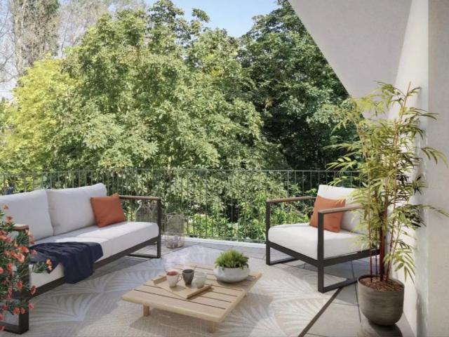 4 PIECES EN ETAGE AVEC BALCON VUE JARDINS