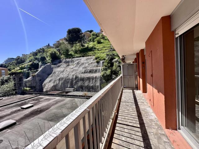 4 PIECES LOGGIAS CALME VUE SUD POSSIBILITE GARAGE