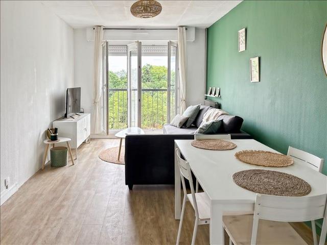 4 pièces Meublé 77,43 m² 6ème étage Colocation autorisée