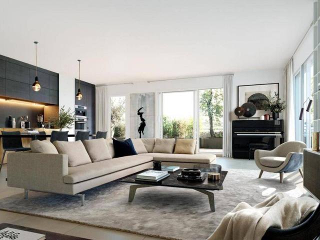 4 PIÈCES offrant 515m² de surface privative