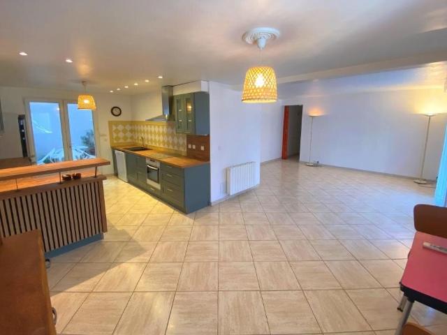 4 Pièces + Studio grande cabine + Garage CV
