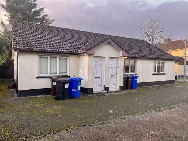 4 Pinewood, Bonavalley, Athlone, Co. Westmeath, N37YY00 is for.