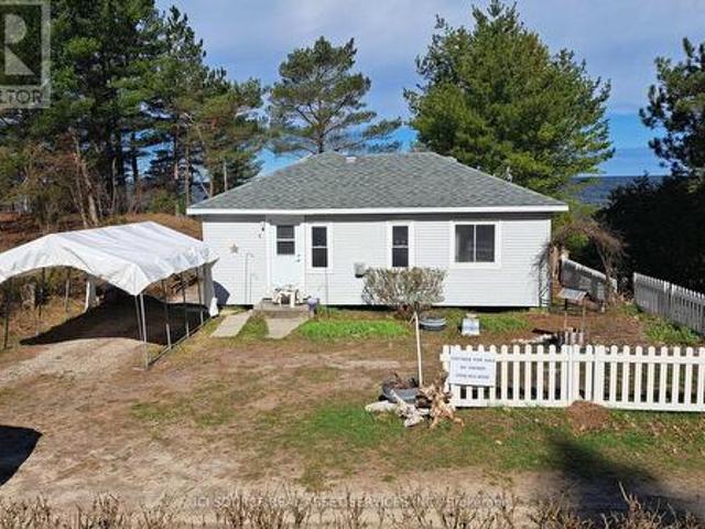 4 Pinewood Drive, Tiny, ON, L0L 2T0 house for sale | Listing ID S13076 | Royal LePage