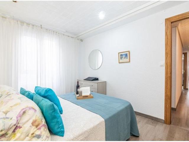4º planta real sin ascensor reformada con 4 habitaciones y 2 baños
