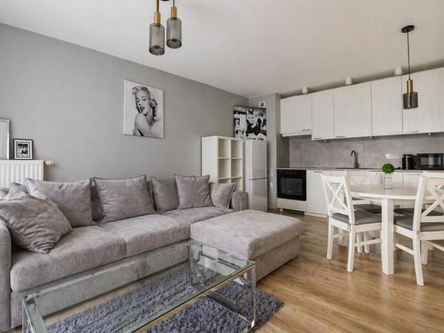 4 pokoje, 3 sypialnie, garaż, 2 łazienki, balkon, Ursus