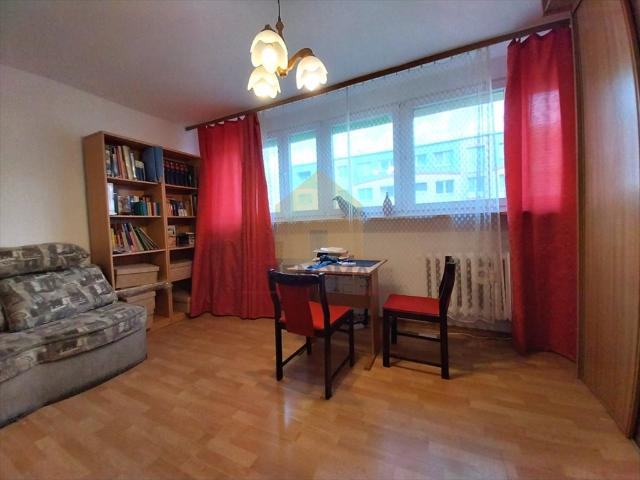 4 pokojowe mieszkanie do remontu z balkonem i piwnicą