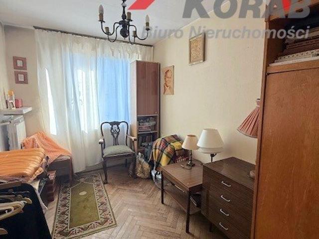 4 pokojowe mieszkanie do remontu, loggia, świetna komunikacja