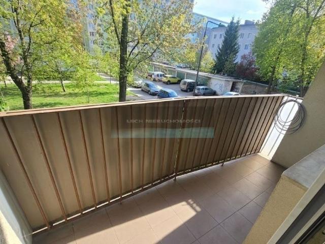4 pokojowe mieszkanie z balkonem i komórkami na Woli
