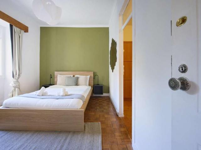 4 quarto, lisbon lisbon 1200 343 102437786