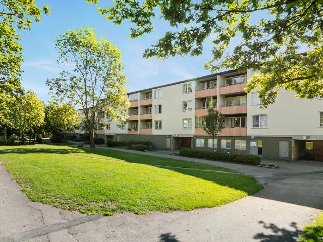 4 rum och kök på Domaregatan 12 A, ledig lägenhet i Eskilstuna