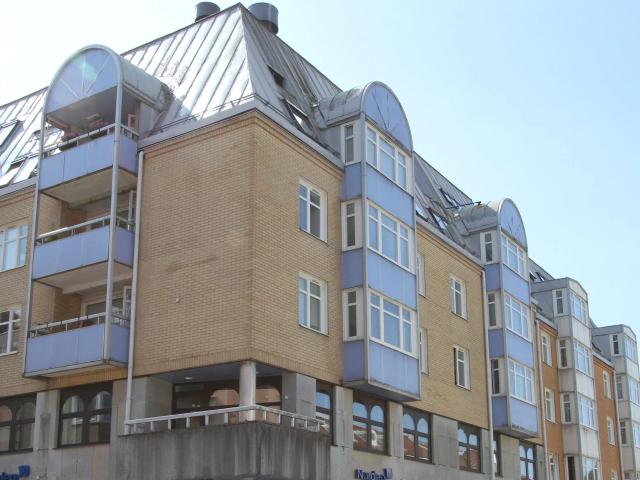 4 rums lägenhet i TROLLHÄTTAN 94 m² 11 036 kr