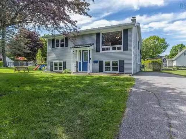 4 Reagh Avenue Avenue, Middleton, NS, B0S 1P0 house for sale.