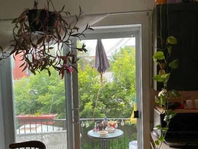 4½ RÉNOVÉ ENTRE 2 MÉTROS PAPINEAU ET FRONTENAC À PIED 2E ÉTAGE