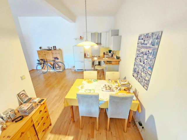 4% RENDITE und ZENTRALE LAGE: Moderne 2,5 Zimmer Wohnung mit 21,18 m² großer Terrasse