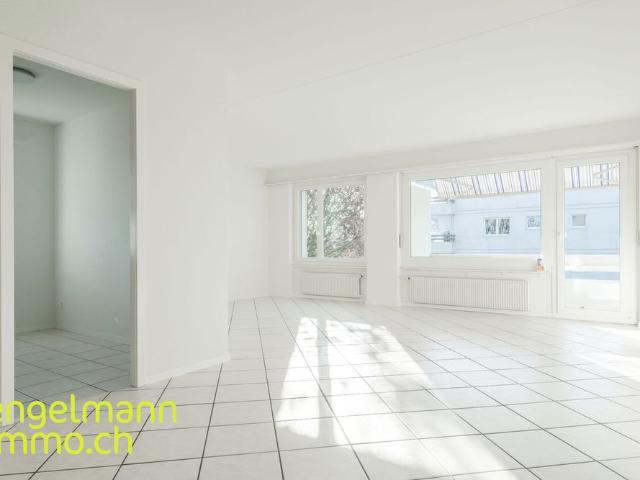 4 room apartment with balcony / Appartement de 4 pièces avec balcon