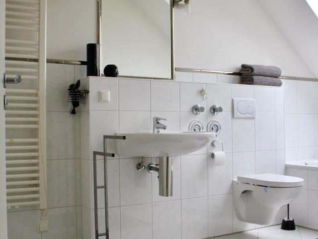 4 Room Business Duplex apartment over 2 floors with 2 bathrooms, underfloor heating, underground parking space and balcony, Frankfurt Amsterdam Apartments for Rent
