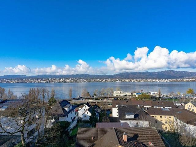 4 room old building apartment with lake view in Zurich Seefeld