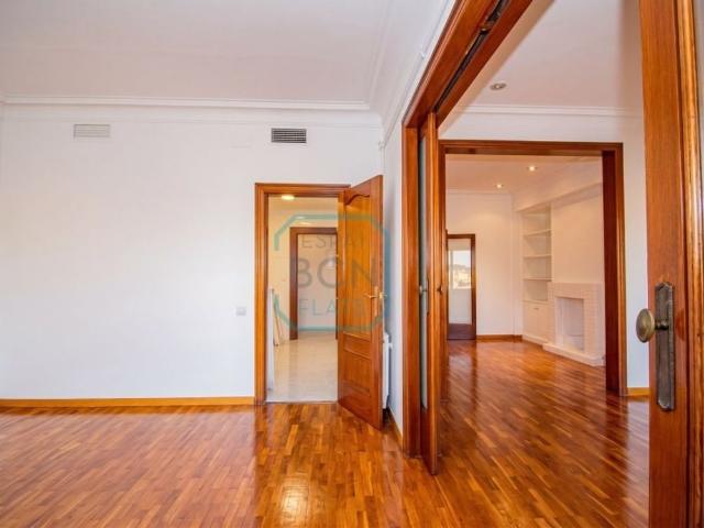 4 room luxury Flat for rent in Barcelona, Spain