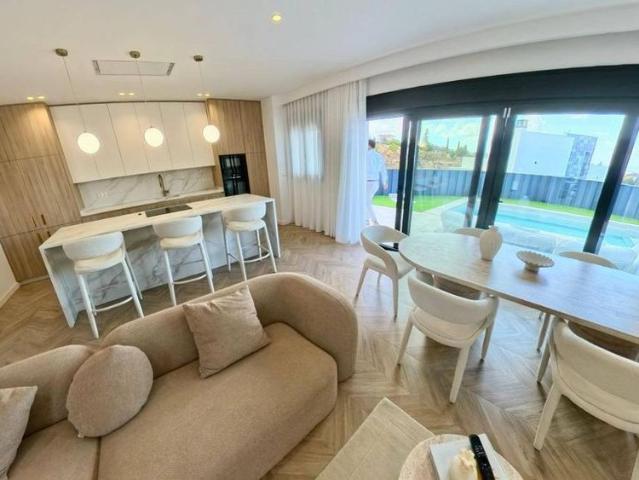 4 room luxury House for rent in Zubia, Andalusia