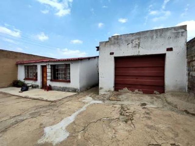 4 room semi detached house with 3 ou.