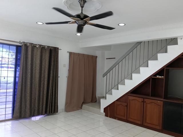 4 rooms 2 storey House PU12 Taman Puchong Utama