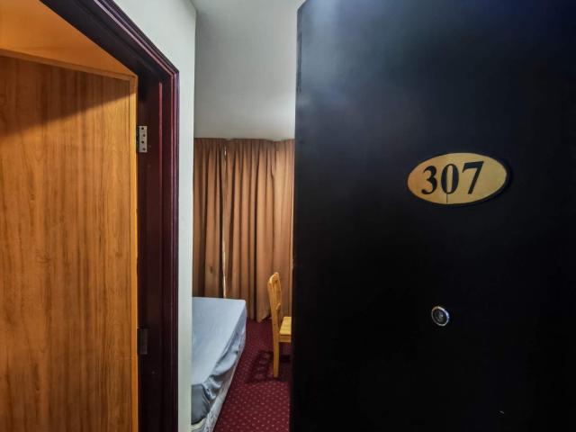 4 Stop to APU | Private Bathroom | Walking Distance To IOI Puchong