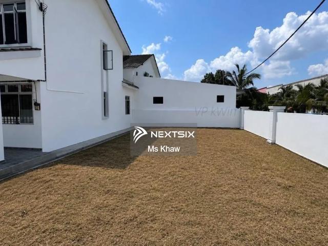 4 Storey Shoplot For Sale ️ Intermediate Unit ️ Land Size: 22 x 70 ️ Freehold ️ Non Bumi Lot ️ Facing Main Road ️ High Visibility & Heavy Traffic Exposure