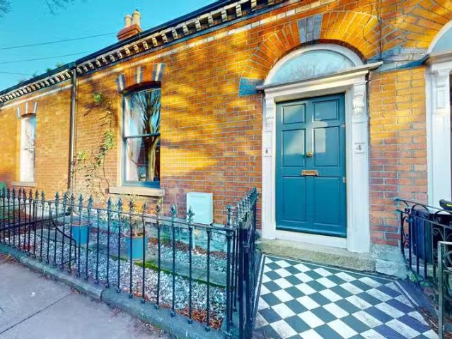 4 Saint Albans Road, South Circular Road, Dublin 8, D08H6F2 is.