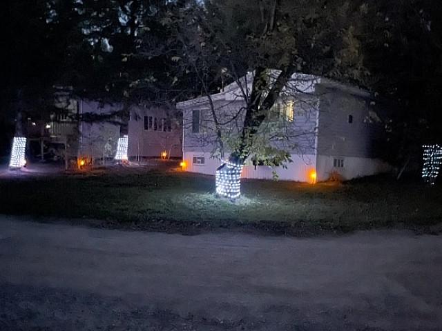 4 Season Mobile Home With Lake View