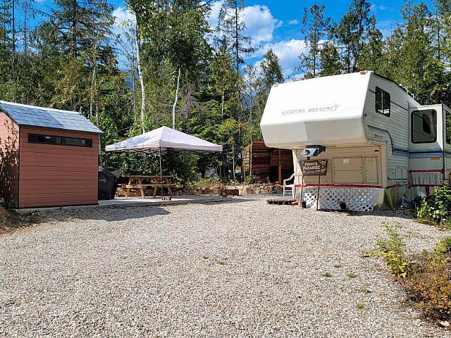 4 Season Rv Resort Shuswap Area With Rv, Deck, 2 Sheds, Supplies