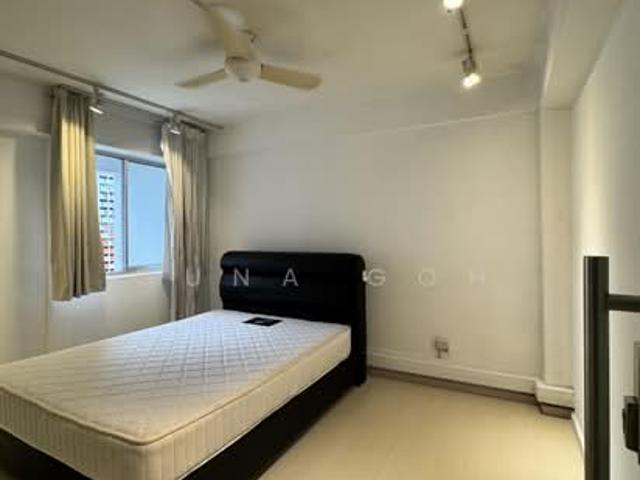 4 Tanjong Pagar Plaza HDB Apartment For Sale, $580,000, 2 Bed 1 Bath 635 sqft $913.00 psf