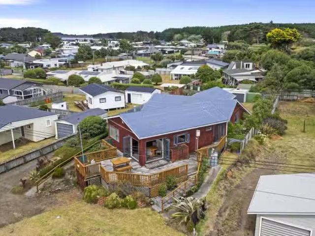 4 Trafalgar Street, Foxton Beach, Horowhenua