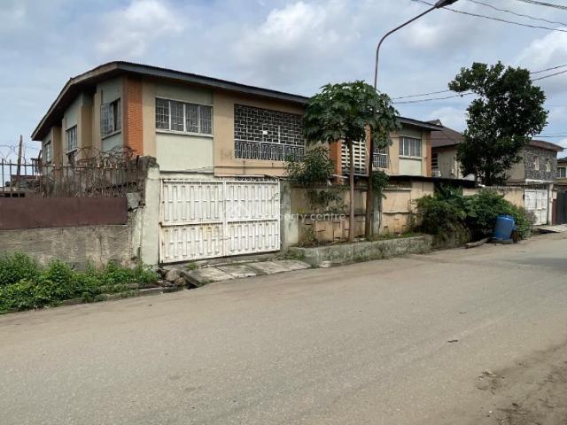 4 Units Of 3 Bedroom Solid Old Building