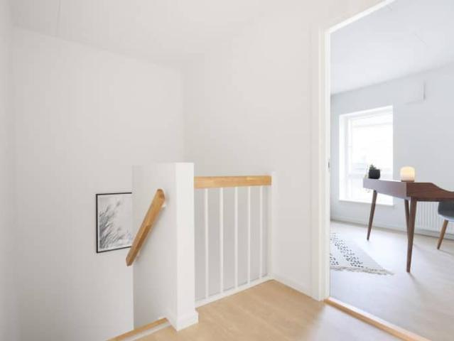 4 værelses lejlighed i 2 plan med altan