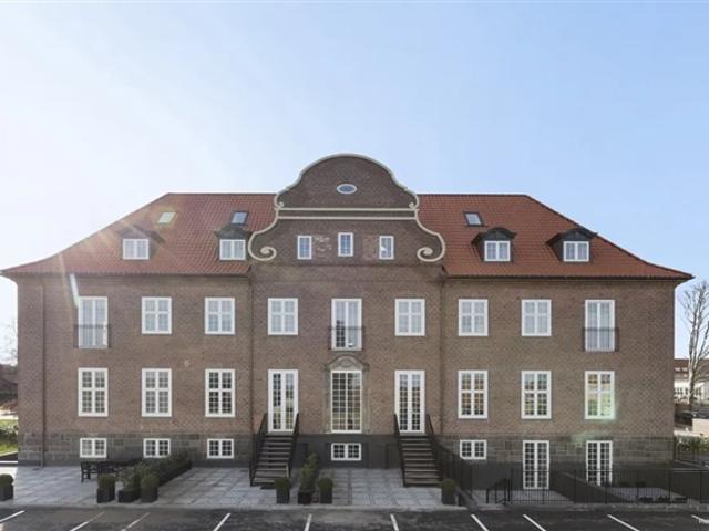 4 værelses lejlighed inkl. parkering, Hellerup, København